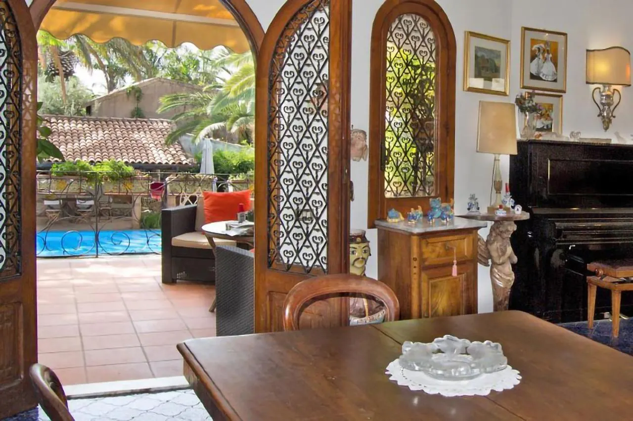 Villa Alkantara Taormina 0*,